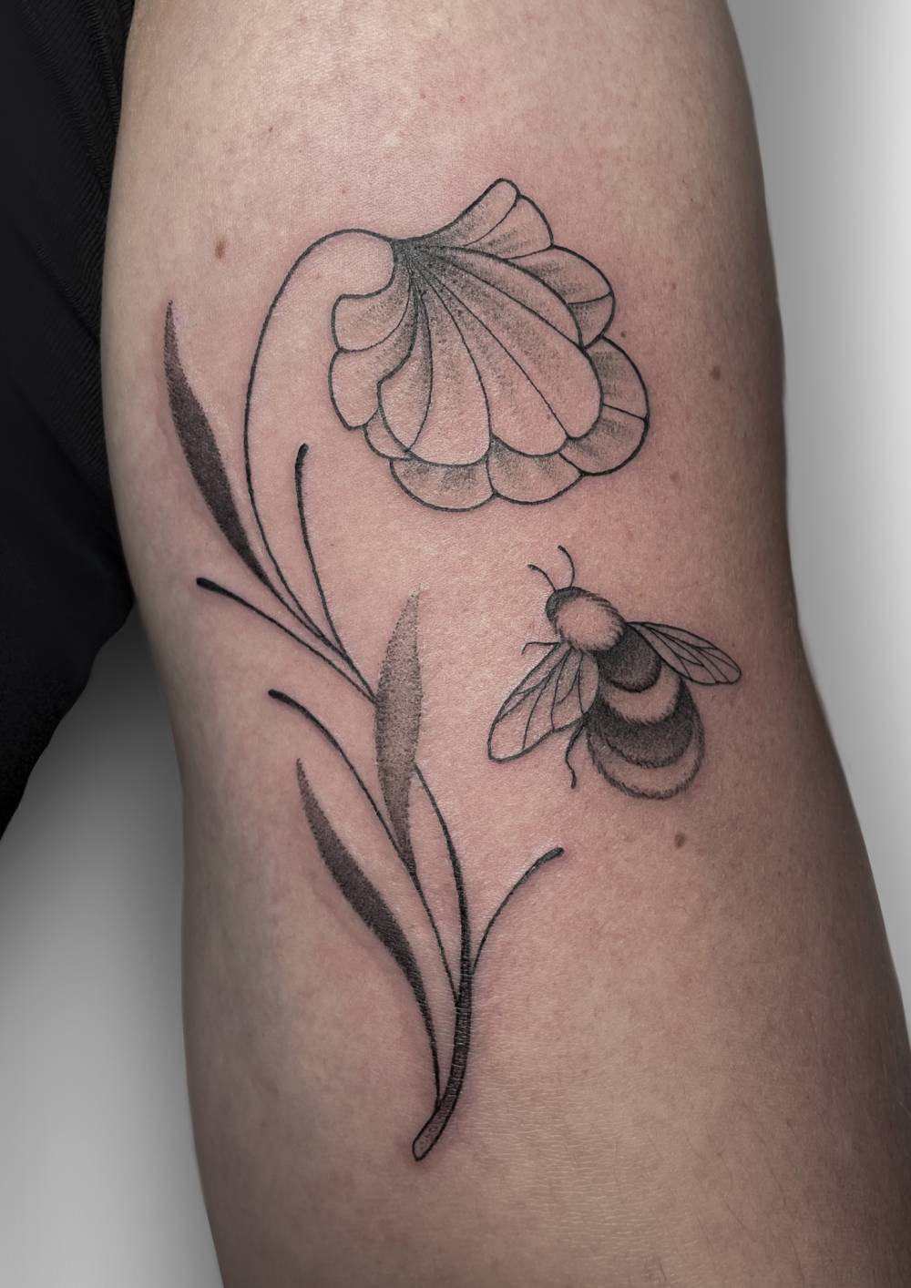 Tatouage minimaliste à Pont-L'Abbé